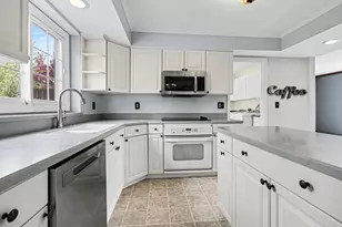 15698 Oakhill Ct, Livonia, MI 48154 - Photo 12