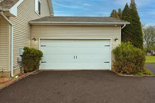 4335 Dauncy Rd, Flat Rock, MI 48134 - Photo 4