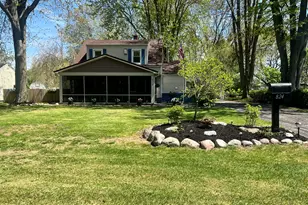 824 S Union St, Tecumseh, MI 49286 - Photo 2