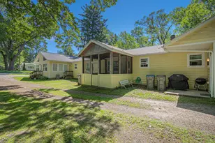 121 E Michigan St, New Buffalo, MI 49117 - Photo 2