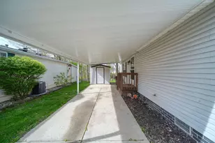 953 Savannah River Dr, Adrian, MI 49221 - Photo 4