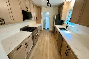 2737 Meadowvale Dr SE, Grand Rapids, MI 49506 - Photo 8