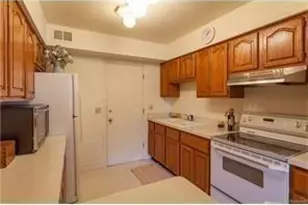 5117 Buckingham Dr, Troy, MI 48098 - Photo 8