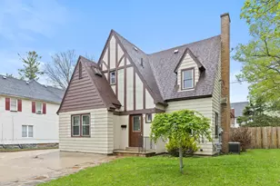 629 S Jefferson St, Hastings, MI 49058 - Photo 2