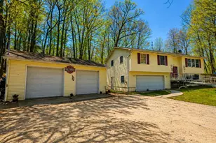 838 Fremont St, Newaygo, MI 49337 - Photo 2