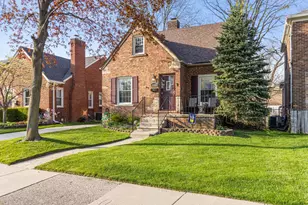 1840 Hampton Rd, Grosse Pointe Woods, MI 48236 - Photo 2