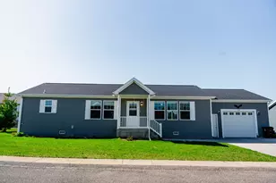 712 Peach Ln, Fremont, MI 49412 - Photo 2