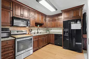 566 N Marshall Ave, Marshall, MI 49068 - Photo 8