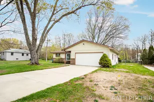 15500 Pine St, Grand Haven, MI 49417 - Photo 2