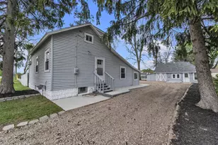 30280 Joy Rd, Livonia, MI 48150 - Photo 2