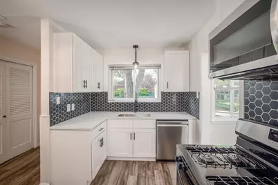 28465 N Clements Circle, Livonia, MI 48150 - Photo 8