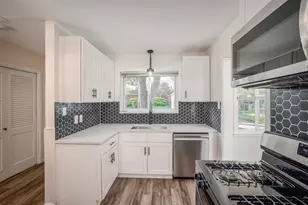 28465 N Clements Cir, Livonia, MI 48150 - Photo 8