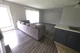 586 W River Rd, Muskegon, MI 49445 - Photo 10