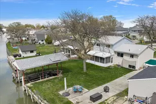 38909 Lakeshore Dr, Harrison Township, MI 48045 - Photo 2
