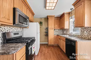 960 35th St SW, Wyoming, MI 49509 - Photo 4