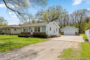 15514 Mercury Dr, Grand Haven, MI 49417 - Photo 2
