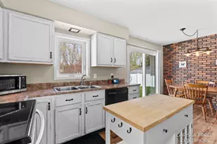 245 Helen Dr, Rockford, MI 49341 - Photo 8