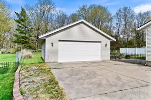 245 Helen Dr, Rockford, MI 49341 - Photo 4