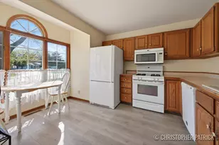 641 Appletree Dr, Holland, MI 49423 - Photo 2