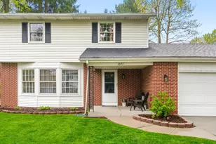 1027 Piccadilly Rd, Kalamazoo, MI 49006 - Photo 2