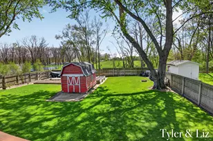 10298 Gordon St, Zeeland, MI 49464 - Photo 8