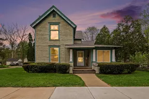 527 N Monroe St, Lowell, MI 49331 - Photo 2