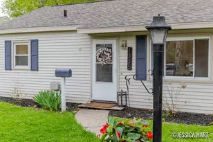 1335 Eastern Pl NE, Grand Rapids, MI 49505 - Photo 4