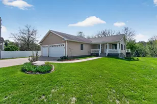 334 Marion St, Jackson, MI 49203 - Photo 6