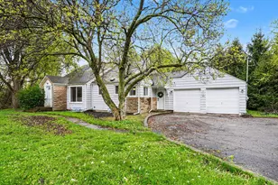 5610 Cascade Rd SE, Grand Rapids, MI 49546 - Photo 2