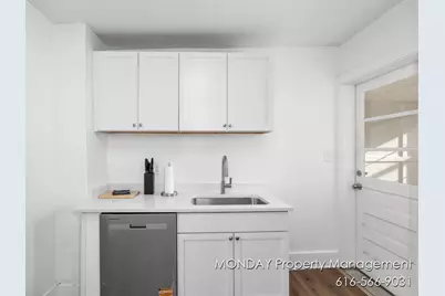 263 W Muskegon Avenue, Muskegon, MI 49440 - Photo 10