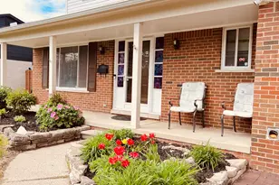4033 Ramblewood Dr, Troy, MI 48085 - Photo 2