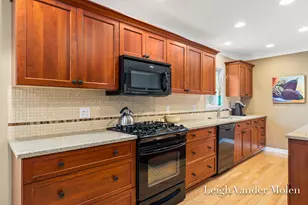 1129 Kenesaw Dr SE, East Grand Rapids, MI 49506 - Photo 10