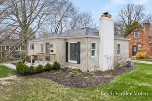 1129 Kenesaw Dr SE, East Grand Rapids, MI 49506 - Photo 2