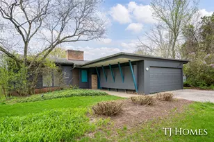 2914 Cascade Rd SE, Grand Rapids, MI 49506 - Photo 1