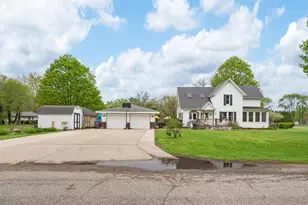 5232 Washington Ave, Saint Joseph, MI 49085 - Photo 2