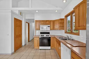 13117 Lakeshore Dr, Shelbyville, MI 49344 - Photo 4