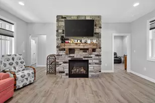 6313 Sweet Clover Hills Dr, Jonesville, MI 49250 - Photo 8