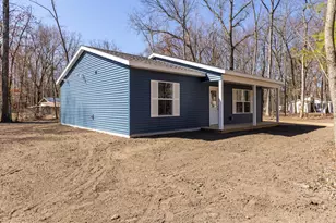 8992 Mackinaw Trail Dr, Howard City, MI 49329 - Photo 4