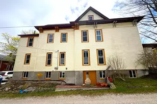 211 Maple St, Manistee, MI 49660 - Photo 2