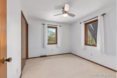 2160 Fox Ridge Drive NE, Grand Rapids, MI 49505 - Photo 14