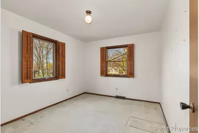 2160 Fox Ridge Drive NE, Grand Rapids, MI 49505 - Photo 12