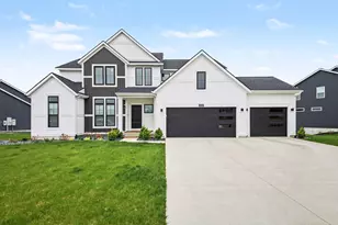 13059 Pine Glen Dr, Grand Haven, MI 49417 - Photo 2
