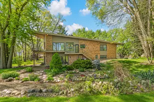 2135 Derfla Dr, Saint Joseph, MI 49085 - Photo 2