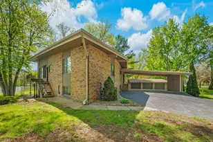 2135 Derfla Dr, Saint Joseph, MI 49085 - Photo 8