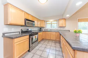 430 Cottonwood Ln, Saline, MI 48176 - Photo 2