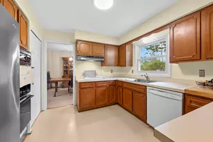 19168 Chelton Dr, Beverly Hills, MI 48025 - Photo 16