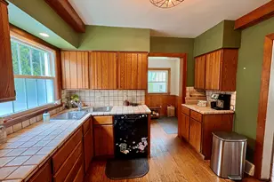 754 Oakridge Dr, Jackson, MI 49203 - Photo 10