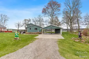 5330 Woodside Dr, Newaygo, MI 49337 - Photo 2