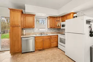 2492 Wesley Ave, Muskegon, MI 49442 - Photo 8