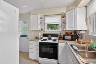 828 Fleming Ave, Jackson, MI 49202 - Photo 2